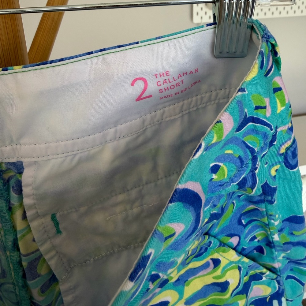 Lilly Pulitzer Callahan shorts in "Lilly's Lagoon” Sz 2 Rare Pattern - Picture 5 of 6
